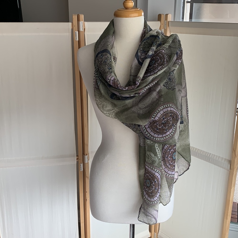 Green/White/Lavender Paisley print scarf, GUC, perfect pre-loved condition